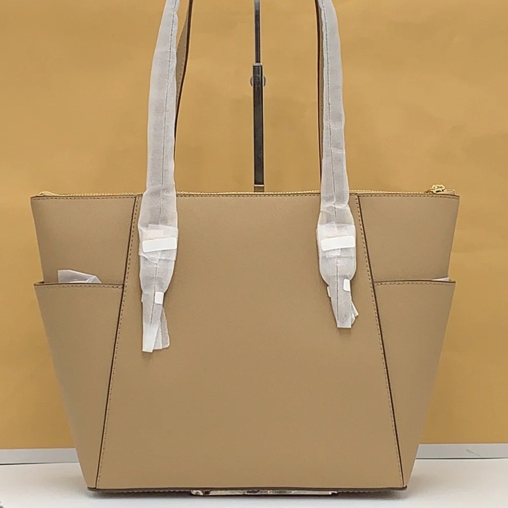 MICHAEL KORS CHARLOTTE LARGE TOP ZIP TOTE CAMEL COLOR